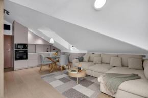 Penthouse Nikolina-50m to beach!